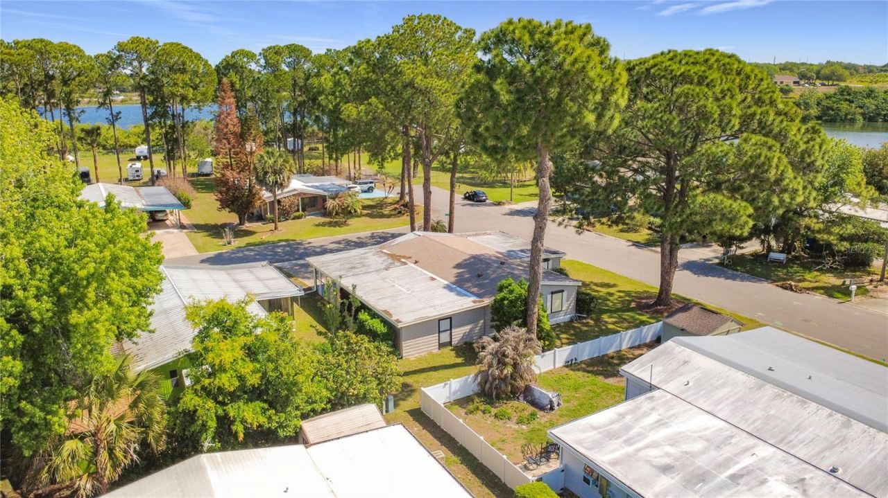 1690 Elkhart Circle, Tavares, FL 32778 Photo