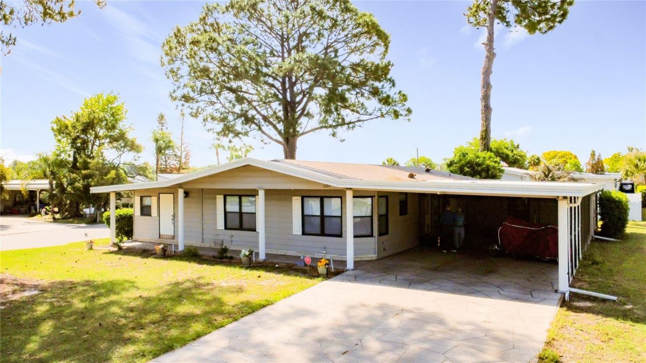 1690 Elkhart Circle, Tavares, FL 32778 Photo