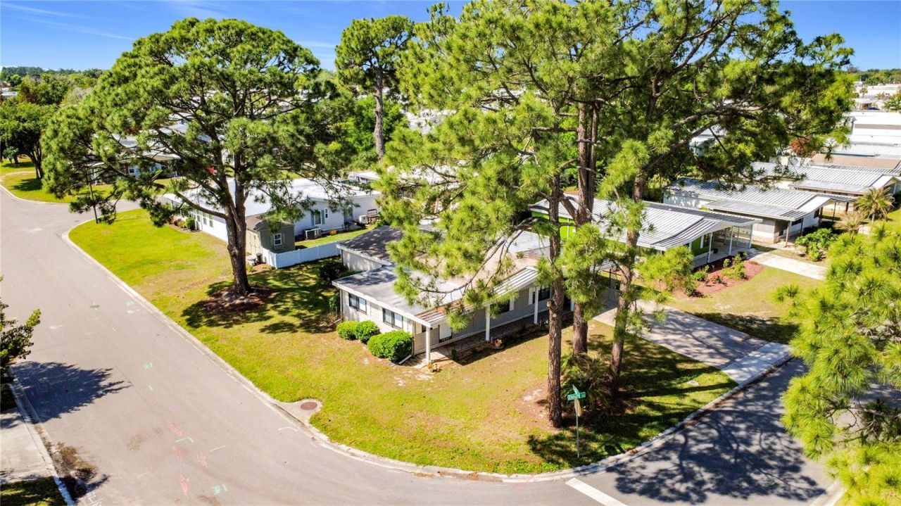 1690 Elkhart Circle, Tavares, FL 32778 Photo