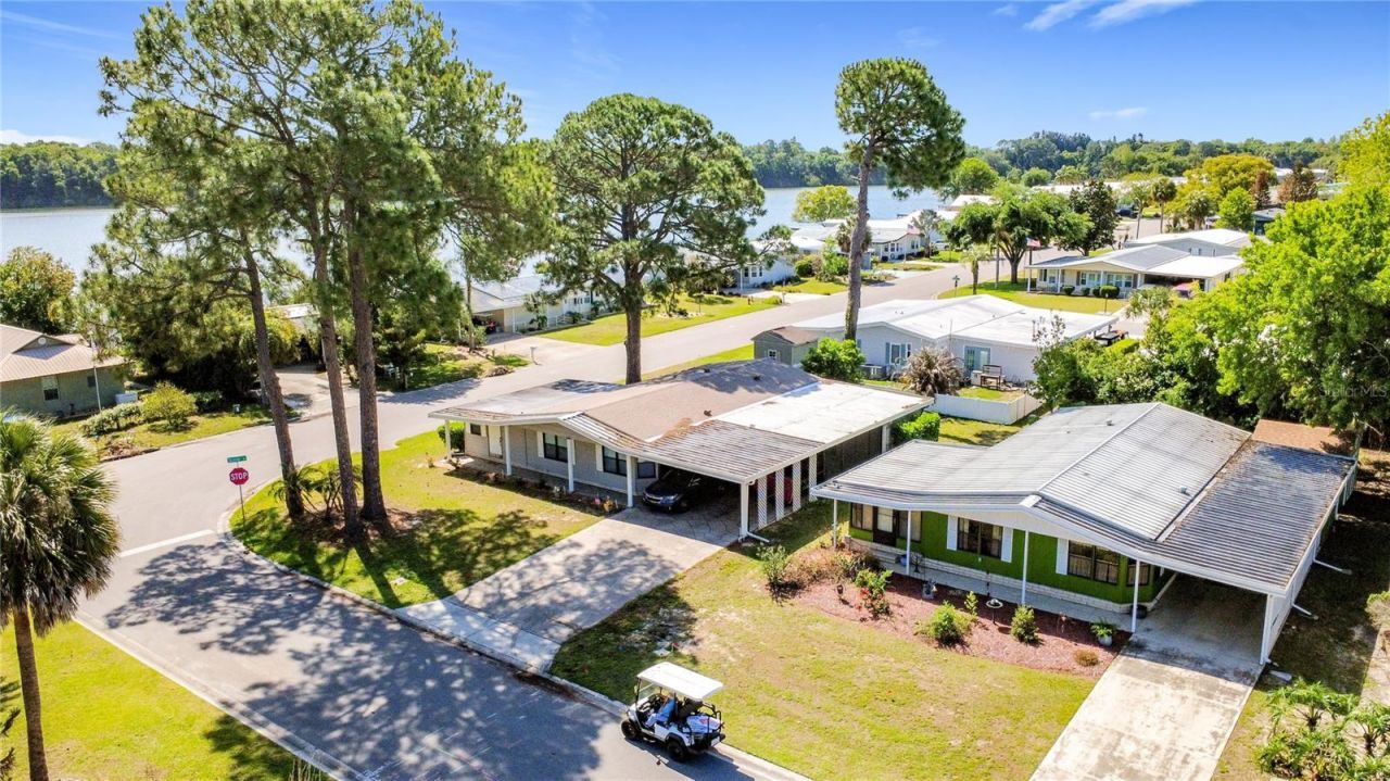 1690 Elkhart Circle, Tavares, FL 32778 Photo