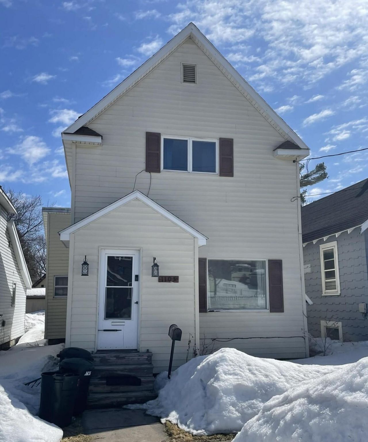 1105 John St, Sault Sainte Marie, MI 49783 Main Photo