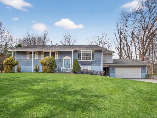 15 Victoria Drive, Airmont, NY 10901