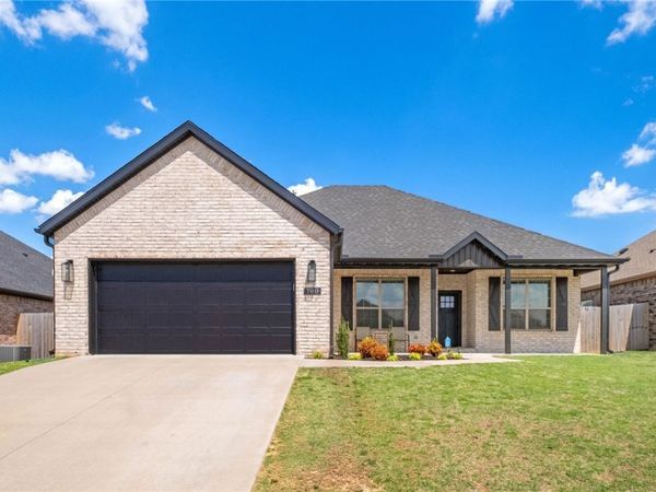 700 Bonnie Street , Bentonville, AR 72713