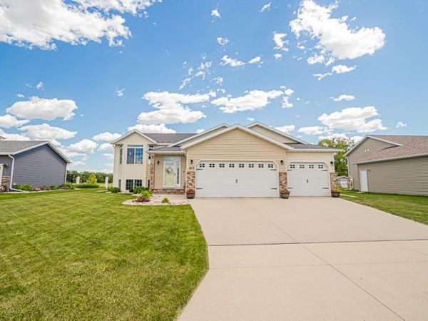813 W Summerwood Trail, Dilworth, MN 56529