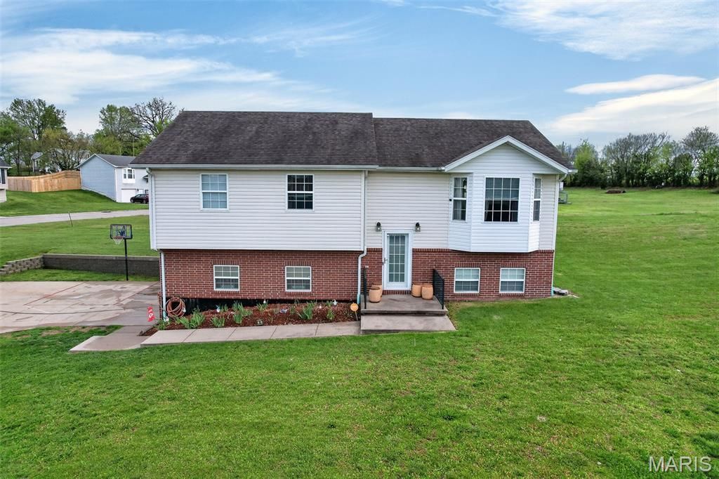 1420 W Madison Avenue, Lebanon, MO 65536 Main Photo