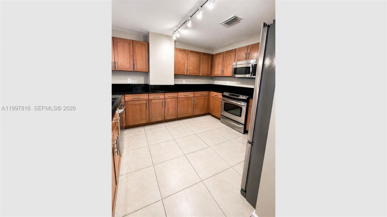 8390 SW 72nd Ave, Unit 428, Miami, FL 33143 Photo