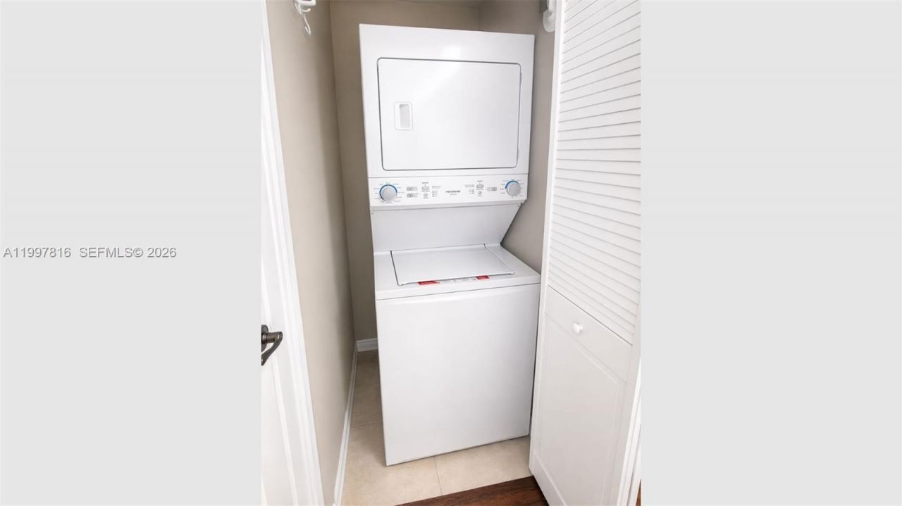 8390 SW 72nd Ave, Unit 428, Miami, FL 33143 Photo