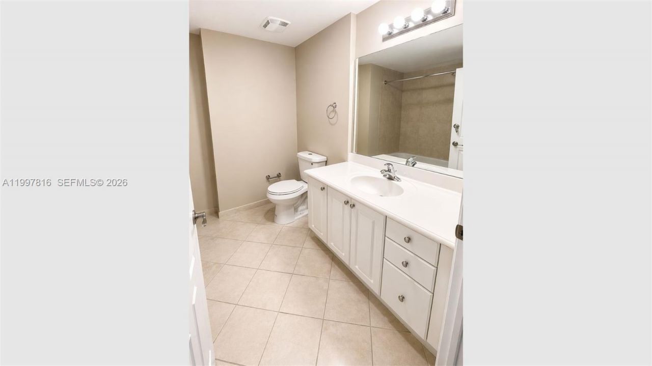 8390 SW 72nd Ave, Unit 428, Miami, FL 33143 Photo