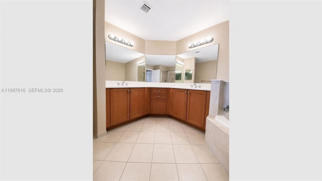 8390 SW 72nd Ave, Unit 428, Miami, FL 33143 Photo