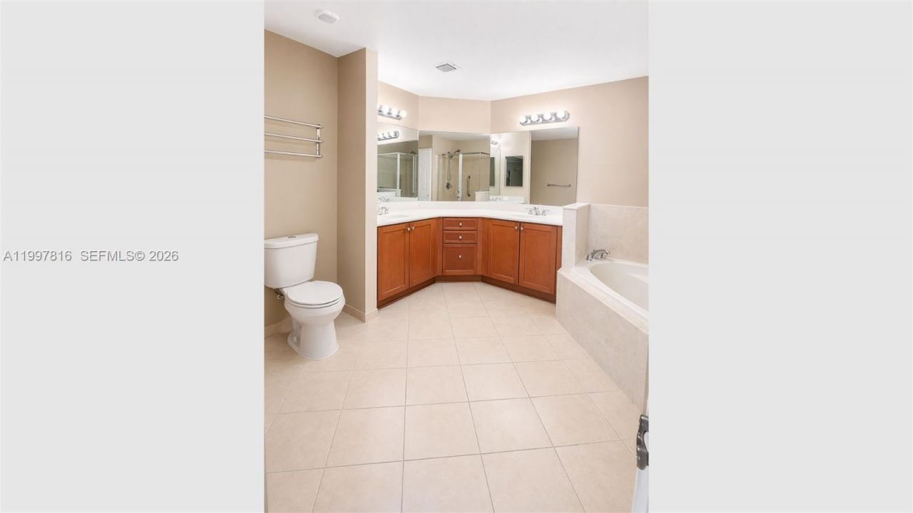 8390 SW 72nd Ave, Unit 428, Miami, FL 33143 Photo