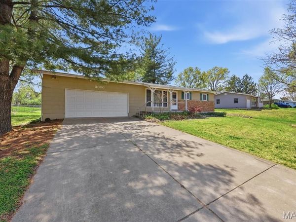 3020 Nettie Dr , Mehlville, MO 63129