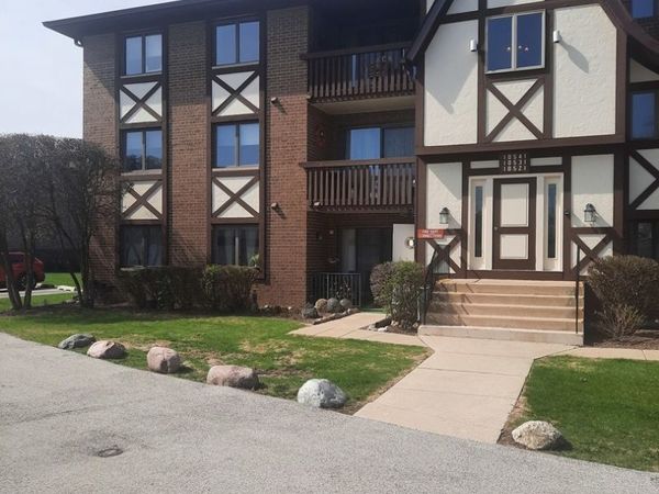 10541 Palos Place , Unit B, Palos Hills, IL 60465