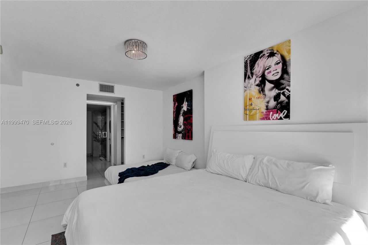 1200 Brickell Bay Dr, Unit 2017, Miami, FL 33131 Photo