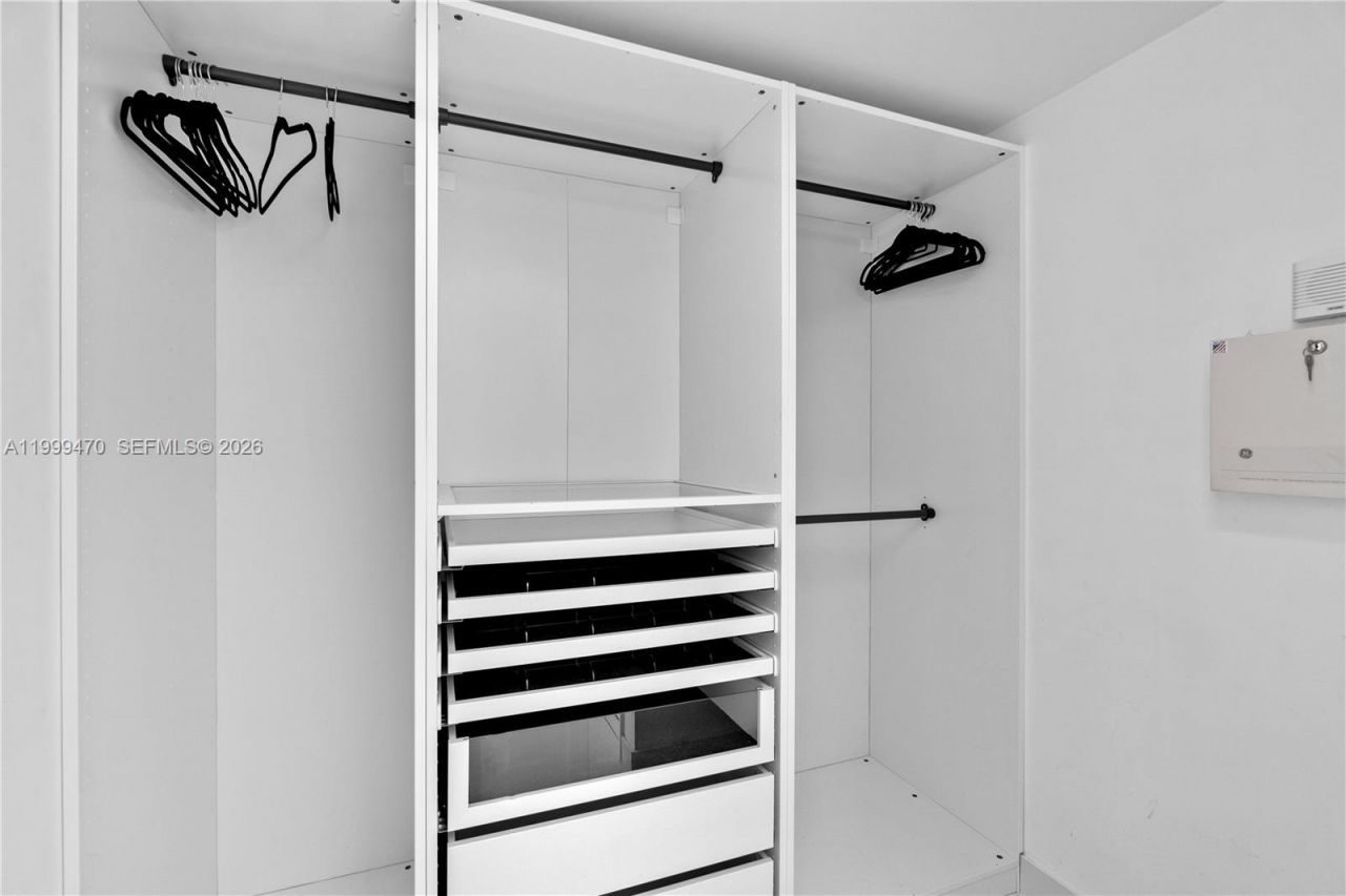 1200 Brickell Bay Dr, Unit 2017, Miami, FL 33131 Photo