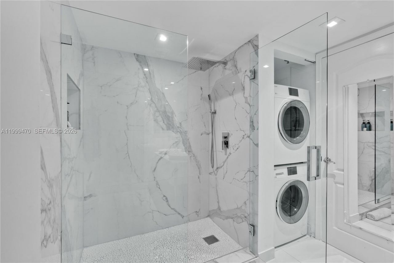 1200 Brickell Bay Dr, Unit 2017, Miami, FL 33131 Photo