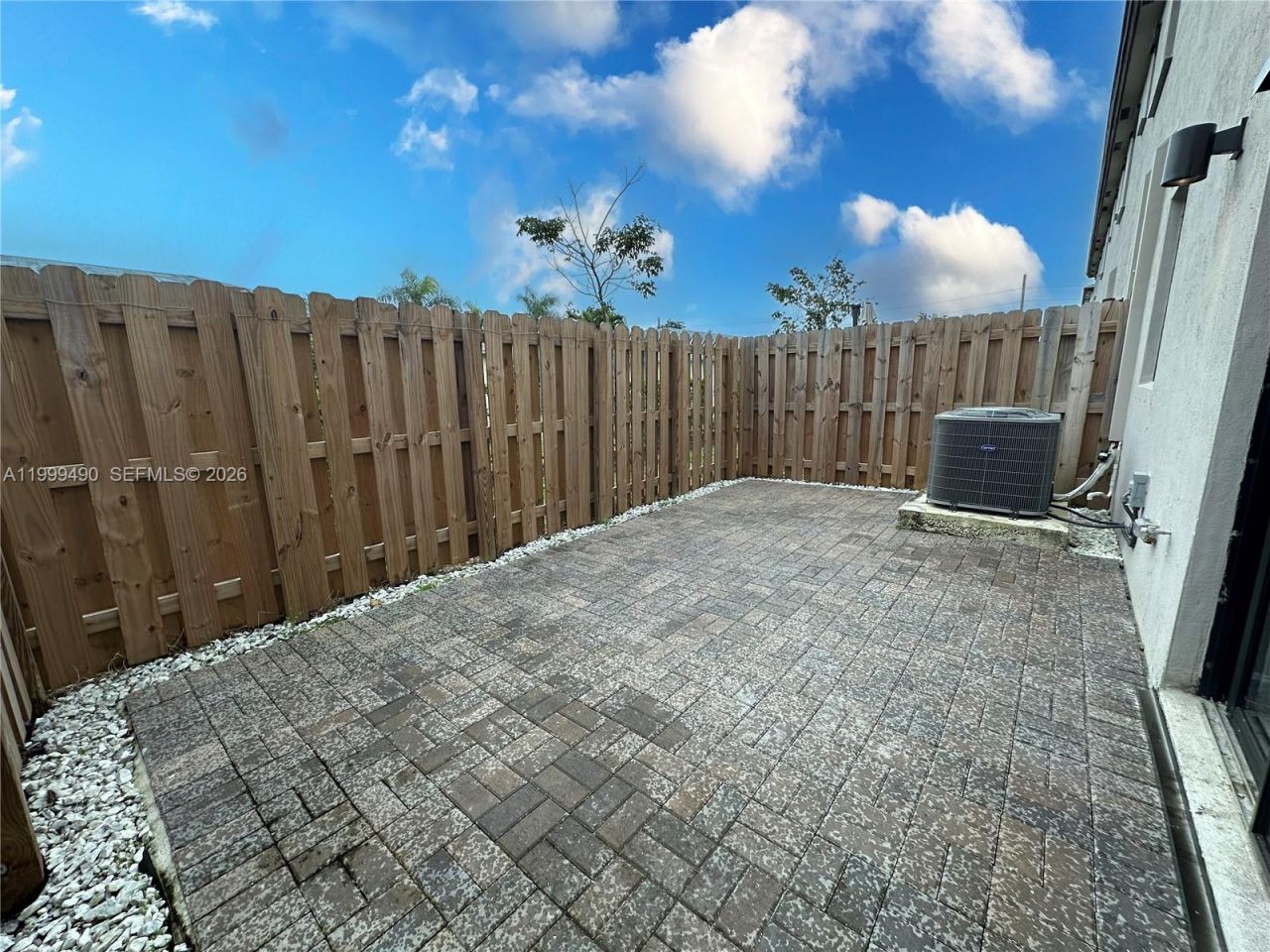 949 NE 211th St, Miami, FL 33179 Photo