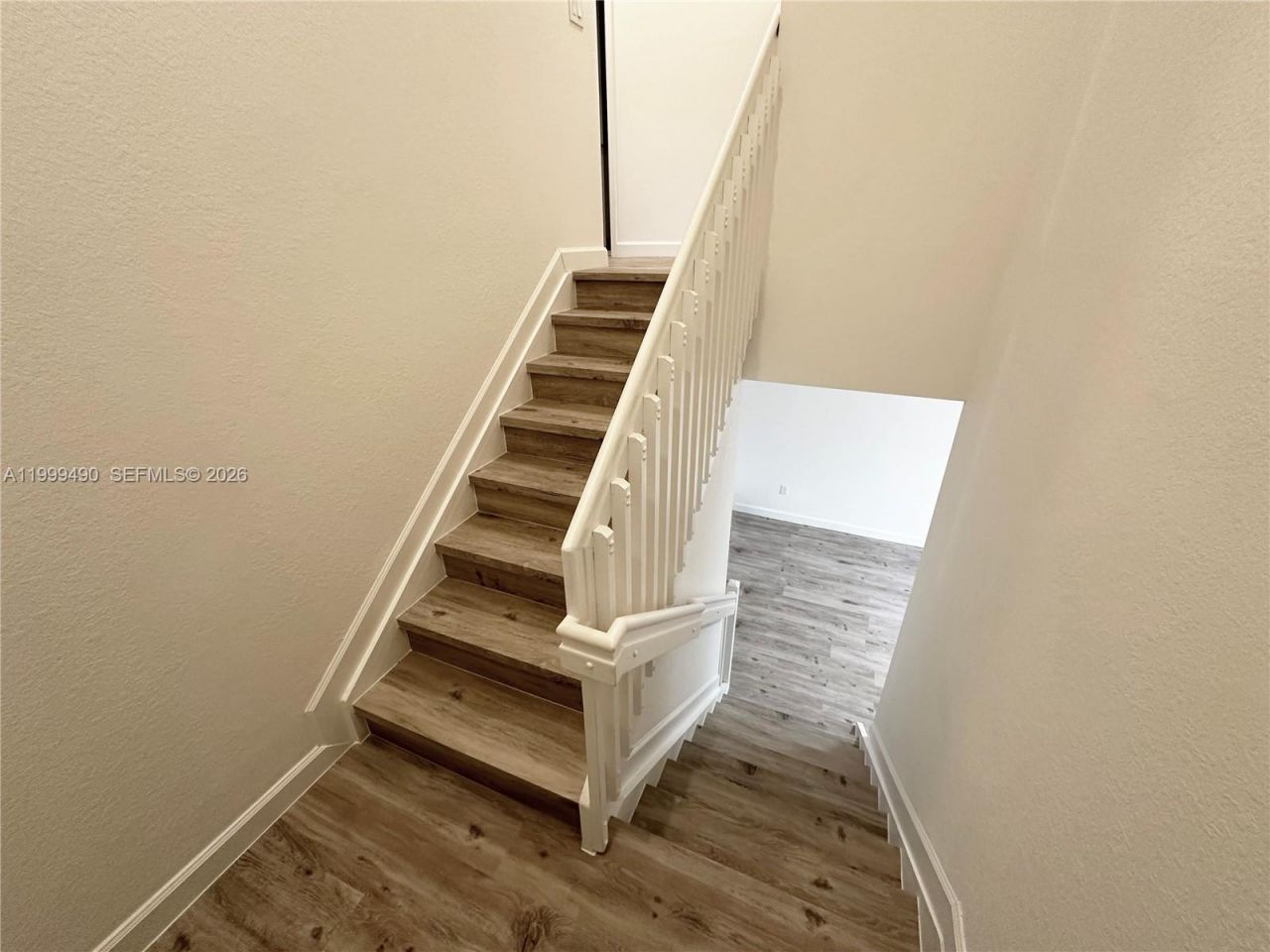 949 NE 211th St, Miami, FL 33179 Photo