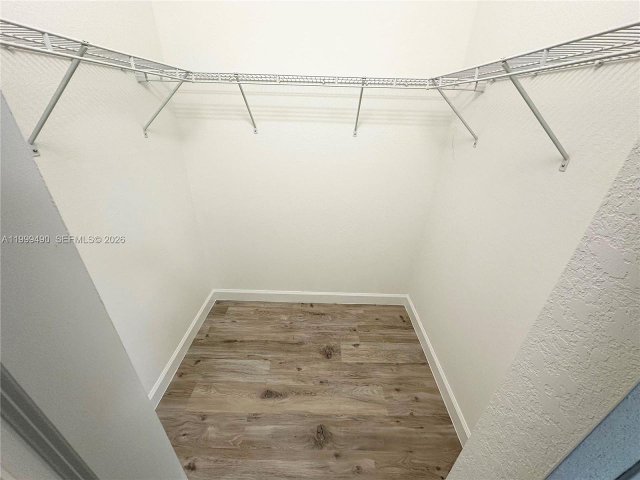 949 NE 211th St, Miami, FL 33179 Photo