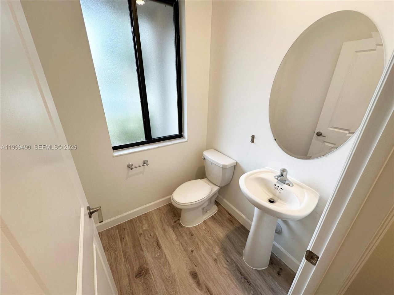 949 NE 211th St, Miami, FL 33179 Photo