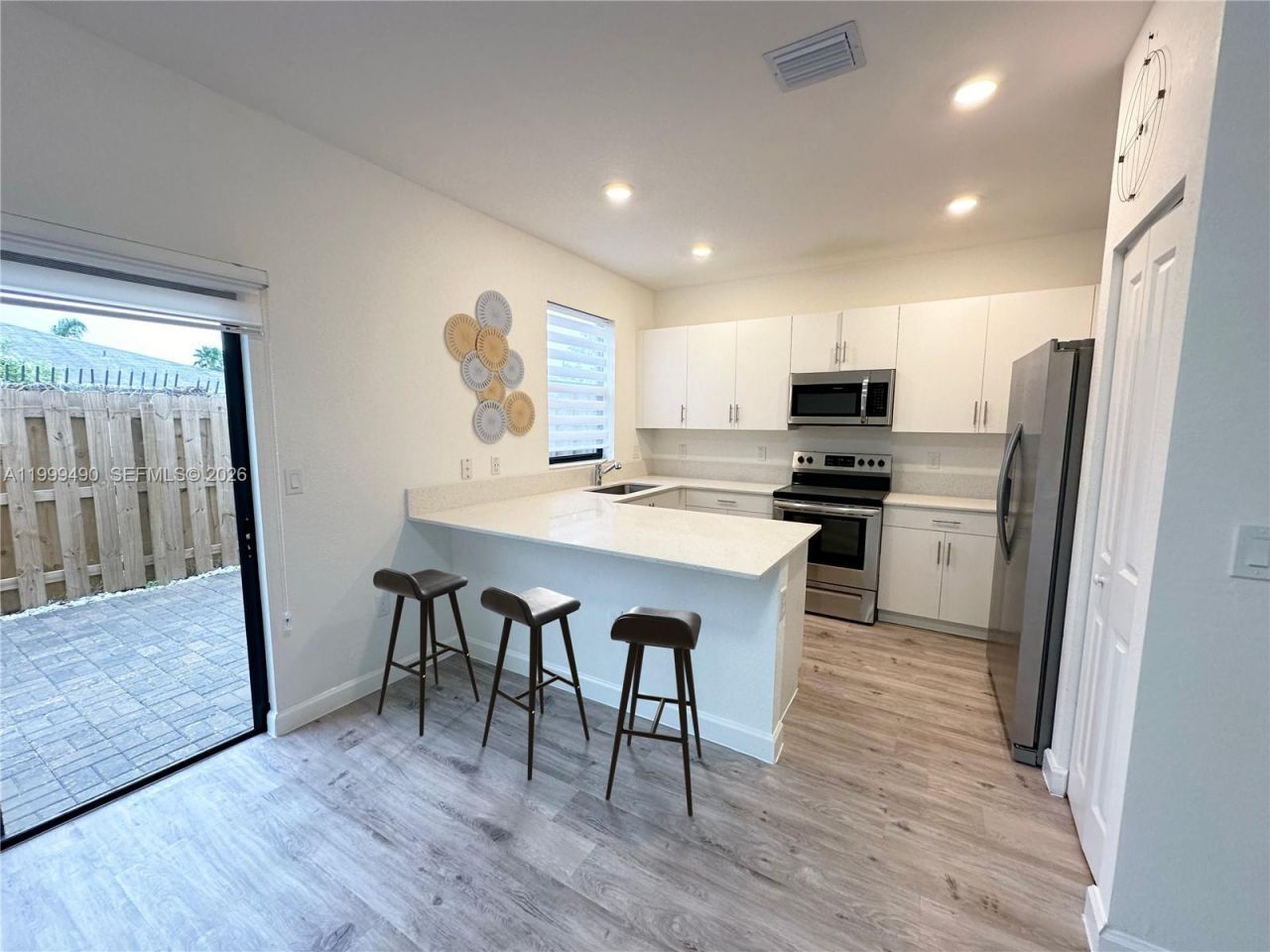 949 NE 211th St, Miami, FL 33179 Photo