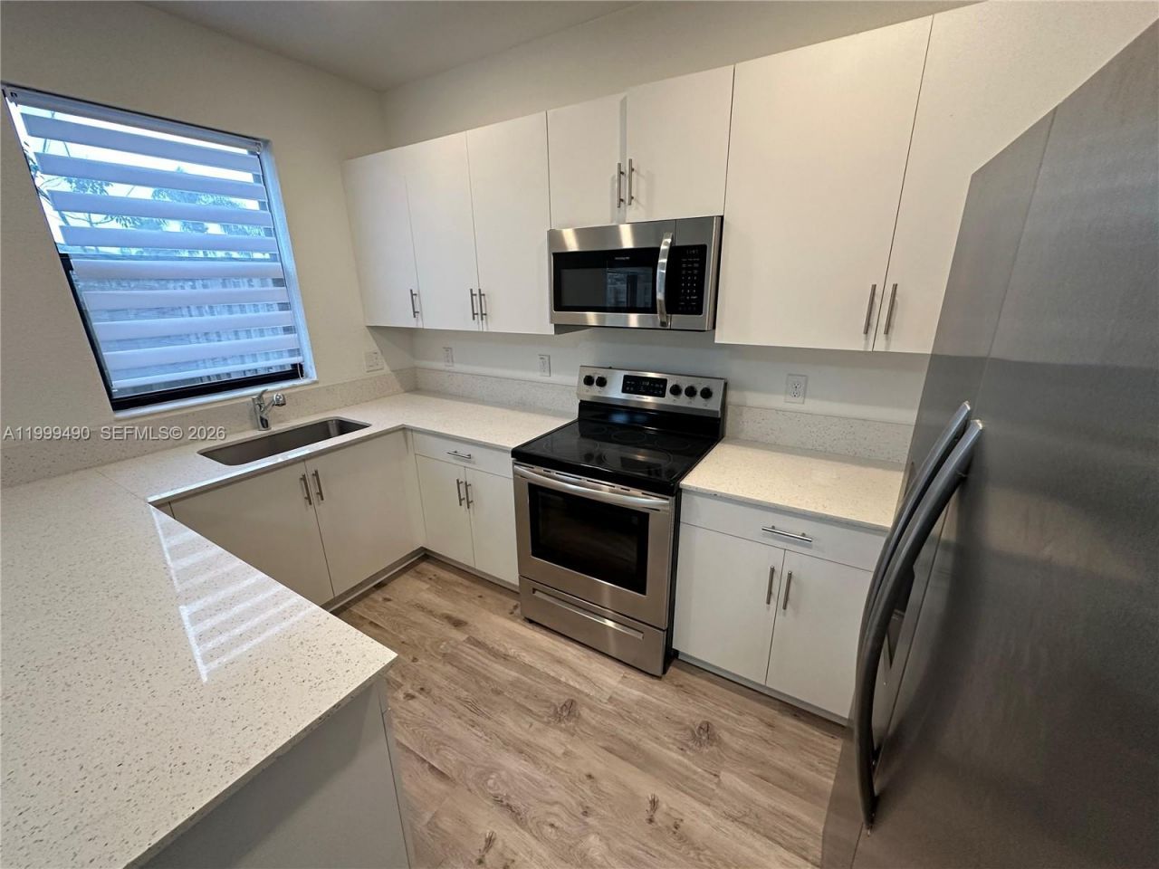 949 NE 211th St, Miami, FL 33179 Photo