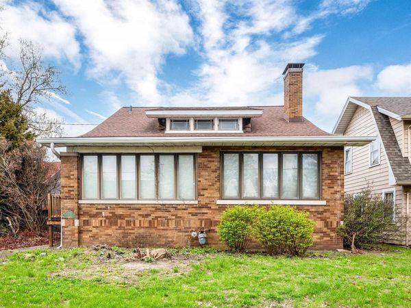 3004 N KNOXVILLE Avenue, Peoria, IL 61602