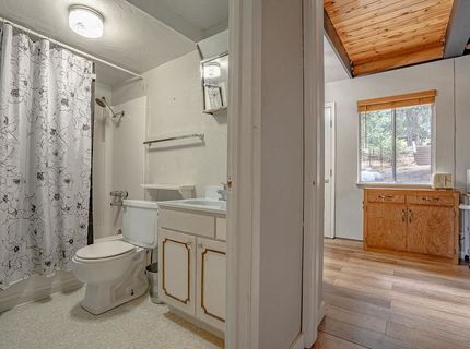 542 Manzanita Way, Lake Almanor, CA 96137 Photo