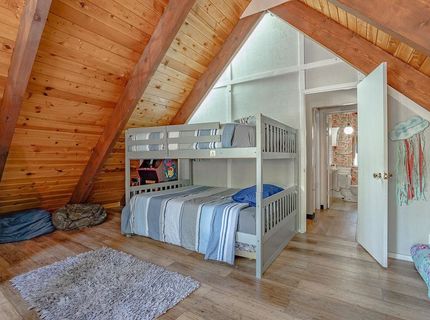 542 Manzanita Way, Lake Almanor, CA 96137 Photo