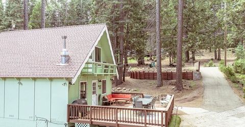 542 Manzanita Way, Lake Almanor, CA 96137 Photo