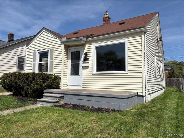 164 W Browning Avenue, Hazel Park, MI 48030