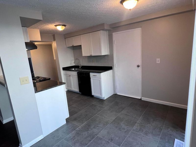 2470 Nassau Drive , Columbus, OH 43232 Photo 17