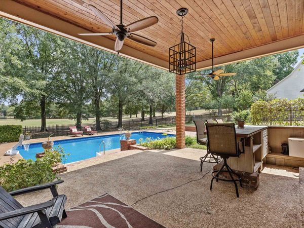 2800 E LEVEE OAKS DR, Collierville, TN 38017