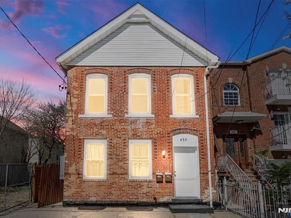 435 17th Street, NEWARK, NJ 07103