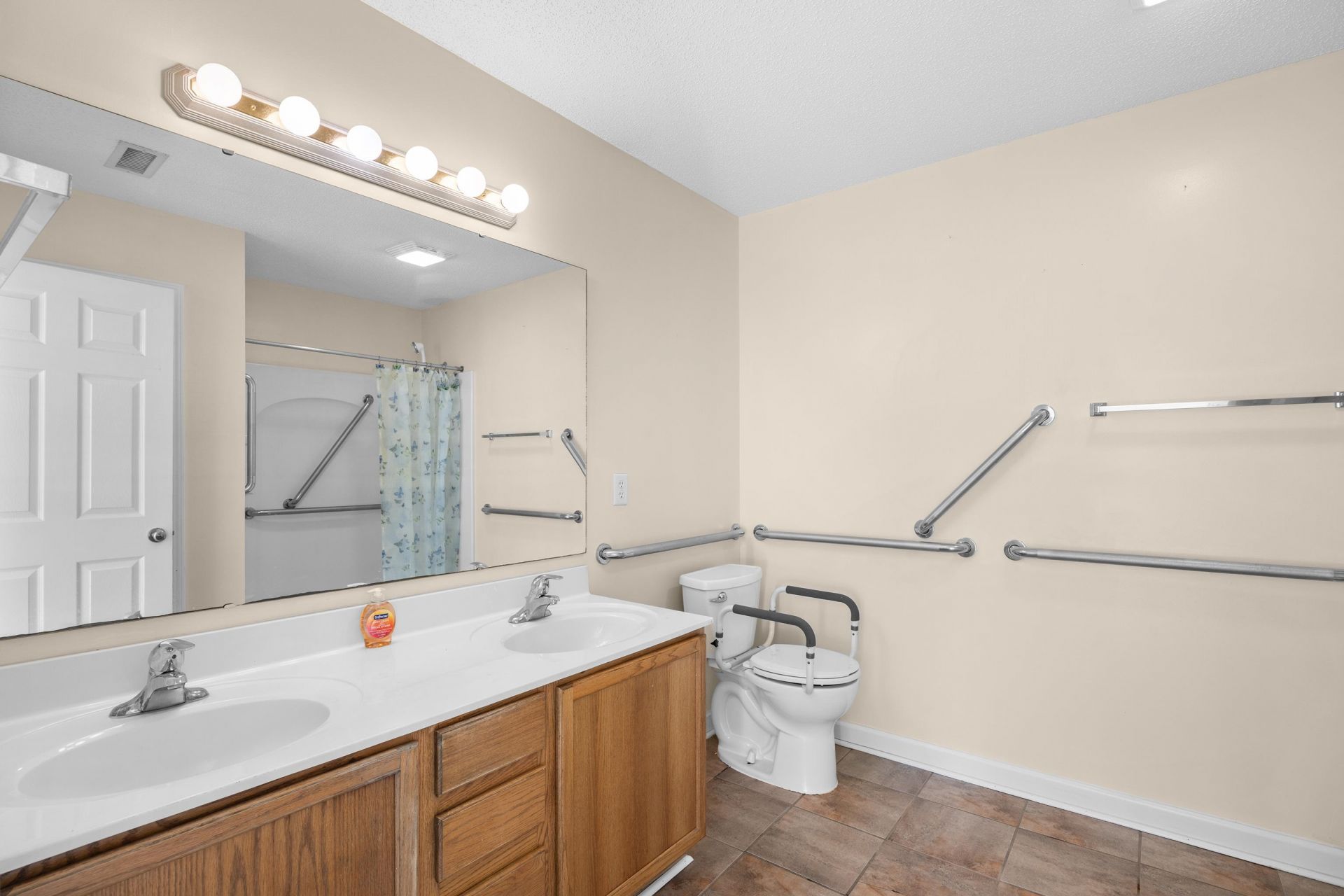 2375 Seaford Dr. Photo 14