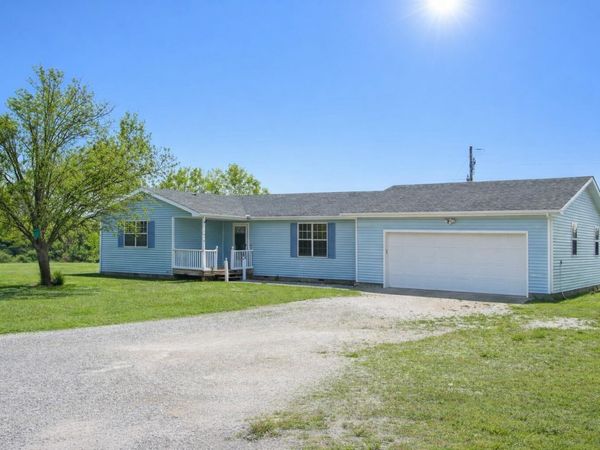 2038 W Trolley Car Lane, Carthage, MO 64836