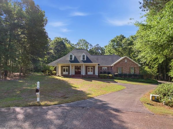 72 Brookline Dr., Hattiesburg, MS 39402