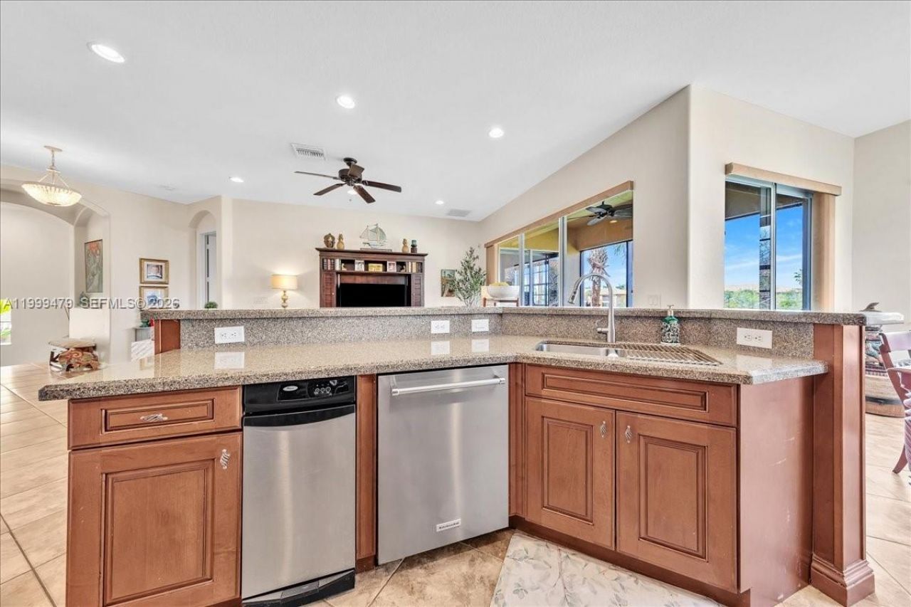 8275 NW 127th Ln, Unit 34-F, Parkland, FL 33076 Photo