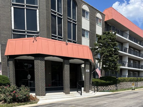 4940 Foster Street , Unit 202, Skokie, IL 60077