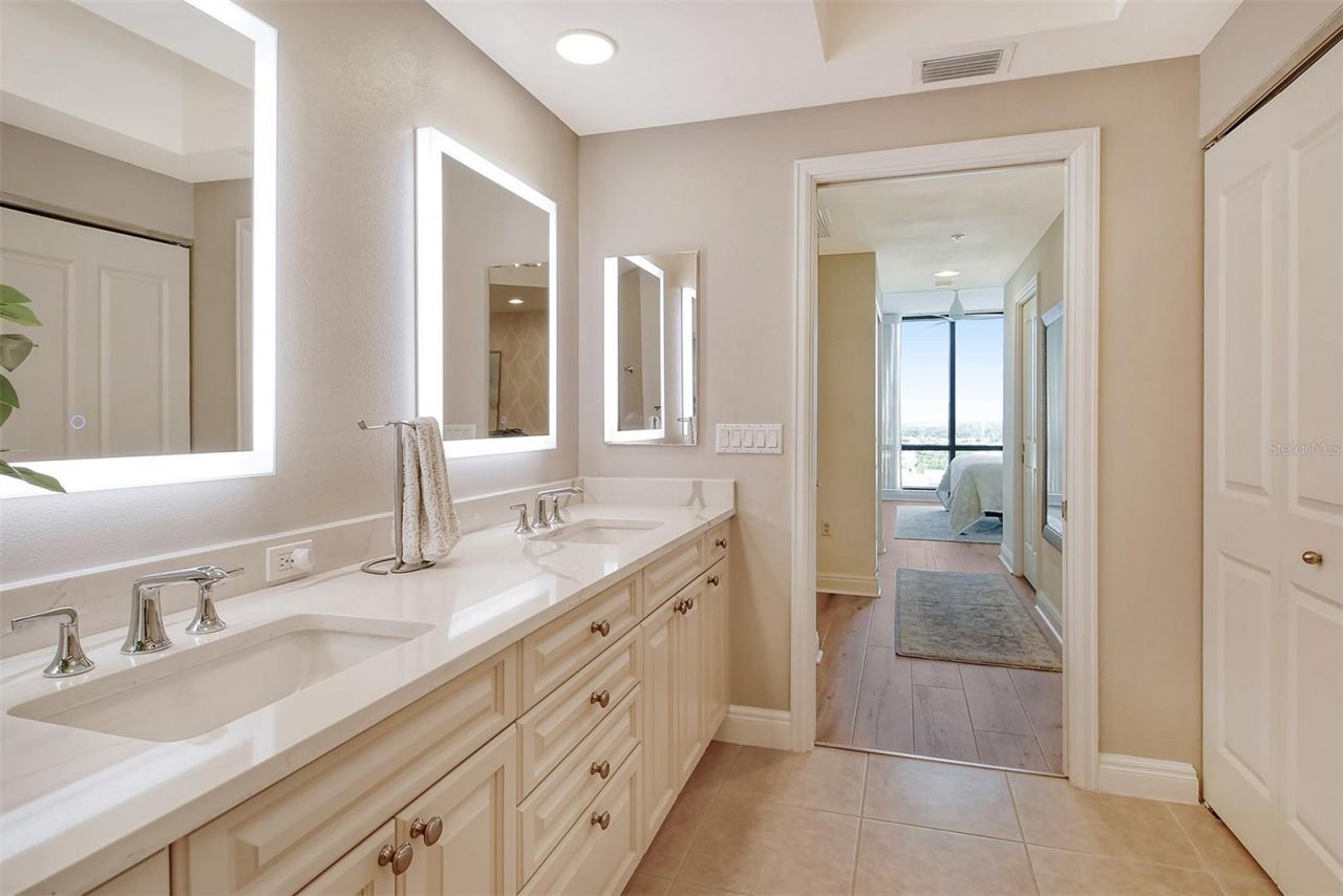 50 Central Avenue, Unit 15B, Sarasota, FL 34236 Photo