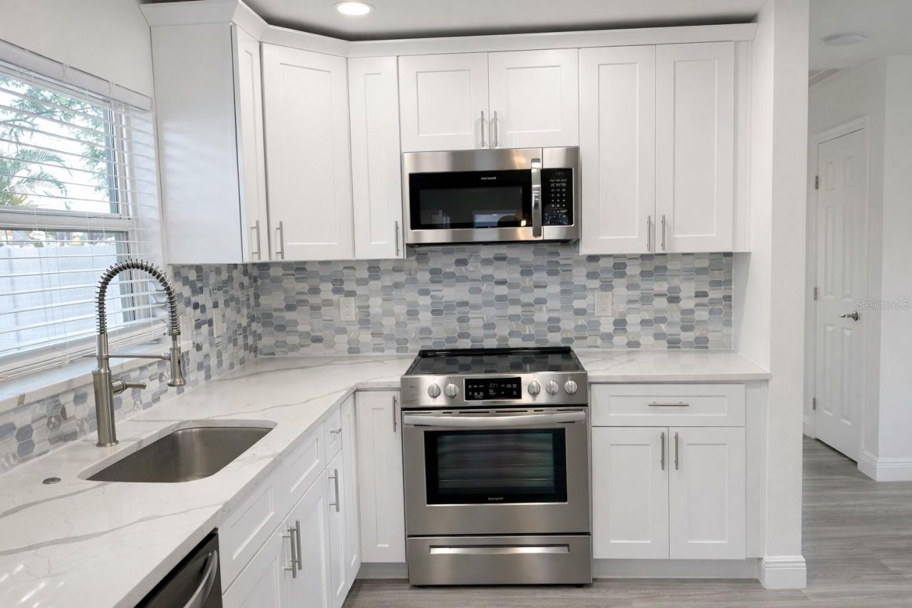 6526 43rd Avenue N, Kenneth City, FL 33709 Photo