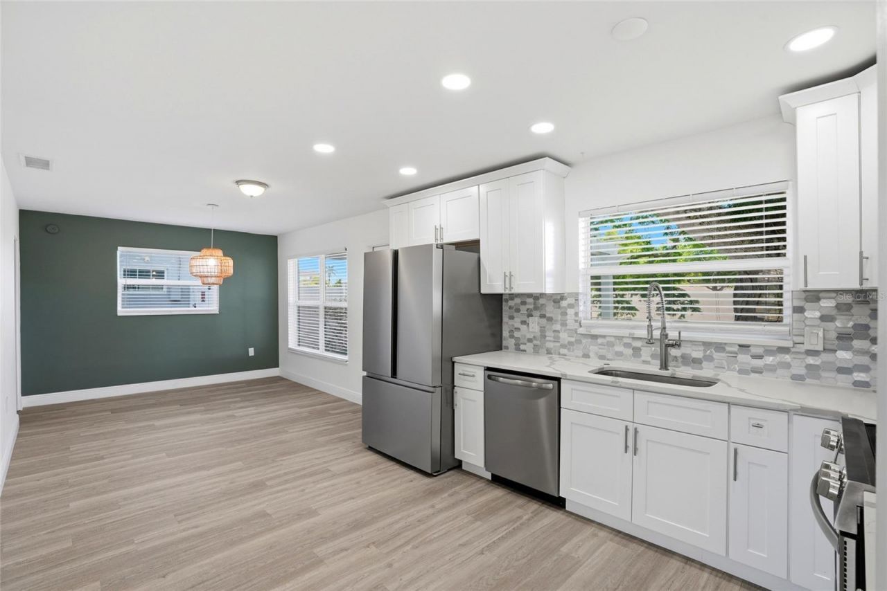 6526 43rd Avenue N, Kenneth City, FL 33709 Photo