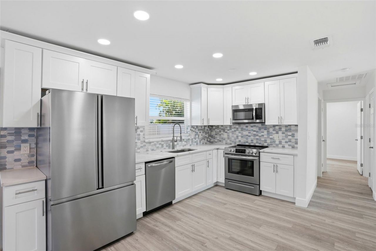 6526 43rd Avenue N, Kenneth City, FL 33709 Photo