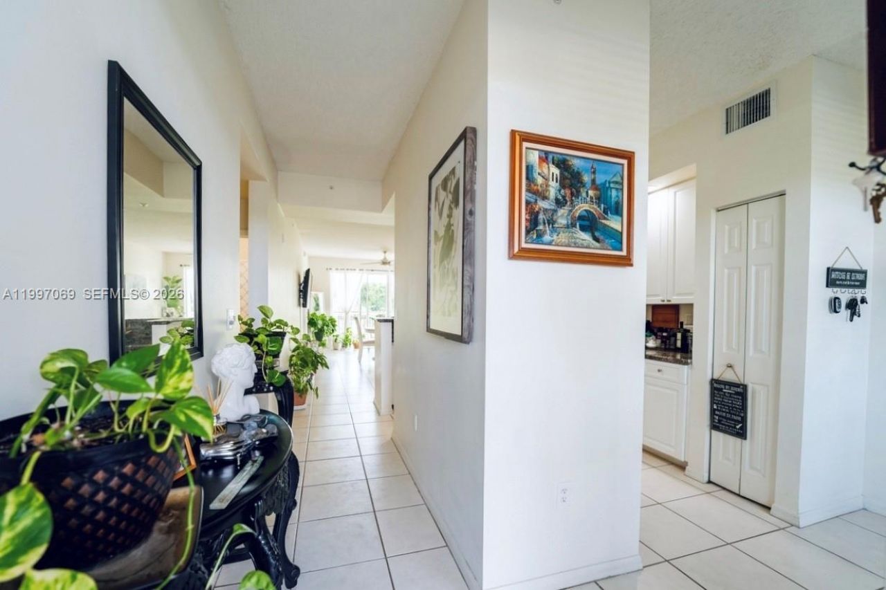 27 Royal Palm Way, Unit 102, Boca Raton, FL 33432 Photo