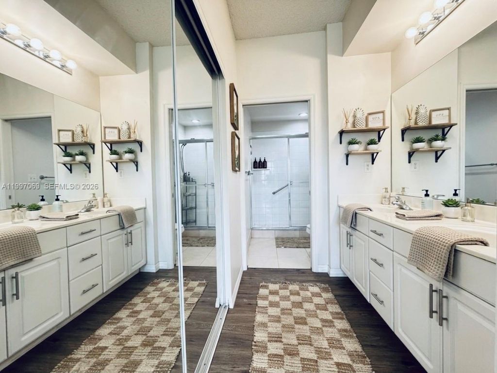 27 Royal Palm Way, Unit 102, Boca Raton, FL 33432 Photo