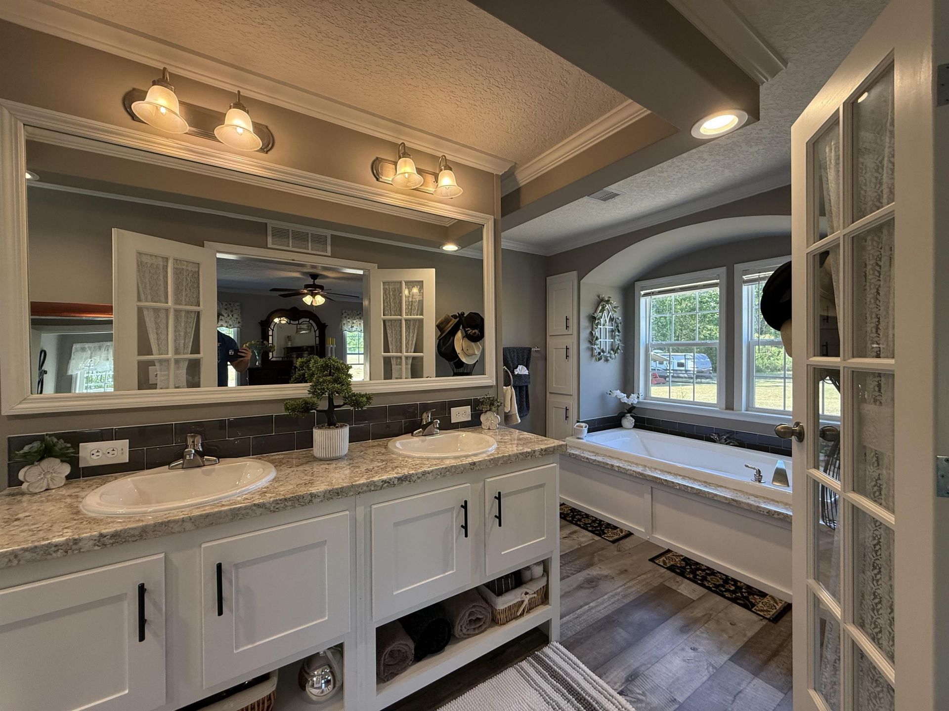 815 Sheila Dr. Photo 17