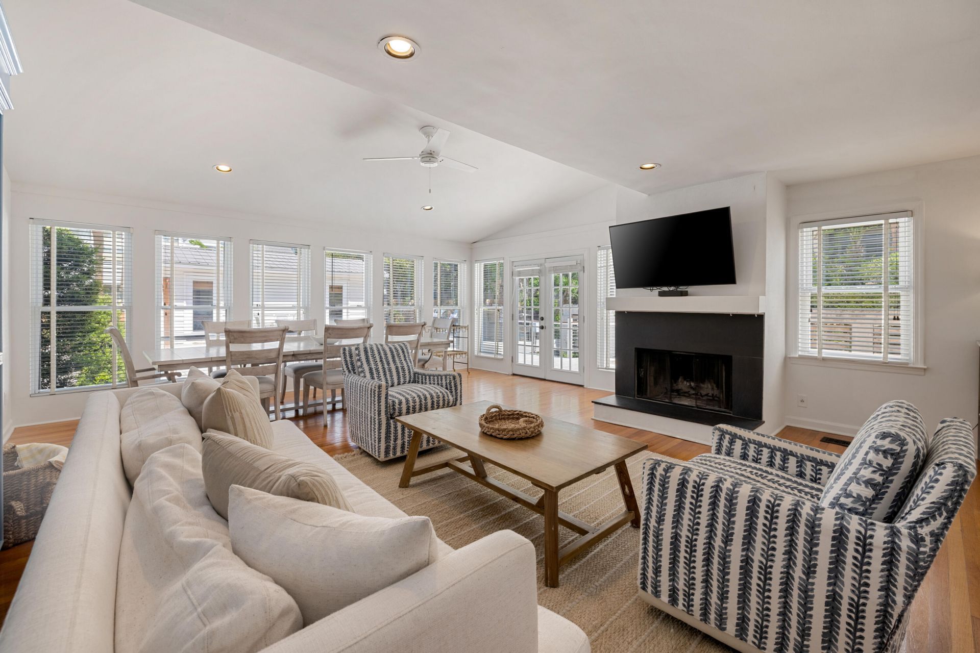 2201 Palm Boulevard Photo 16