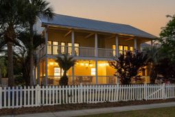 2201 Palm Boulevard photo 4