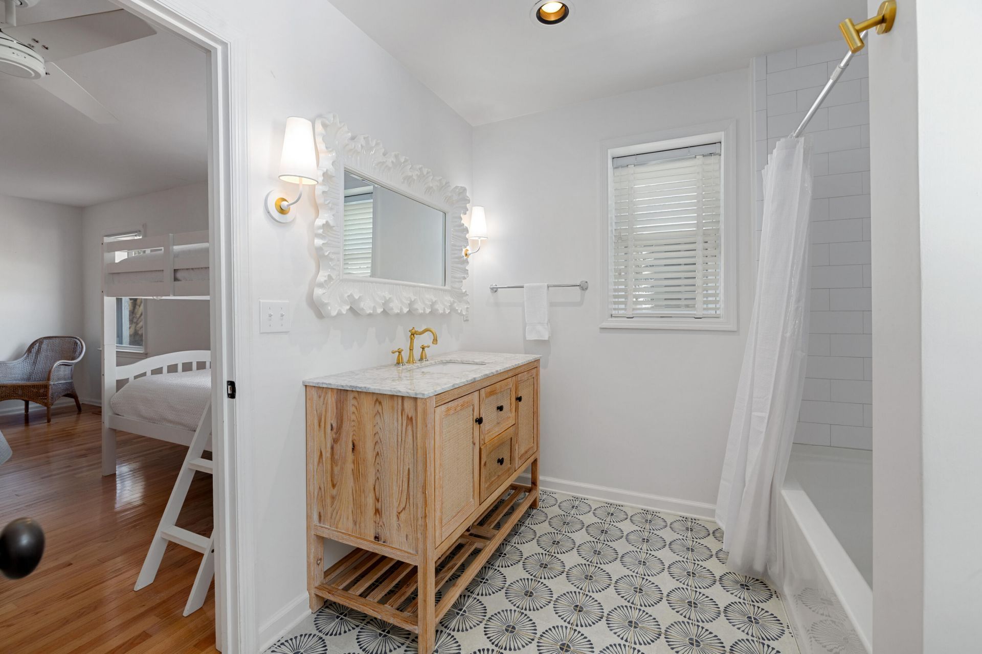 2201 Palm Boulevard Photo 25