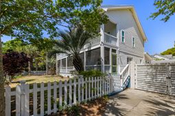 2201 Palm Boulevard photo 4