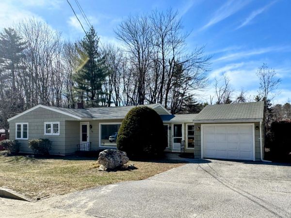 15 Moore Avenue, Auburn, ME 04210